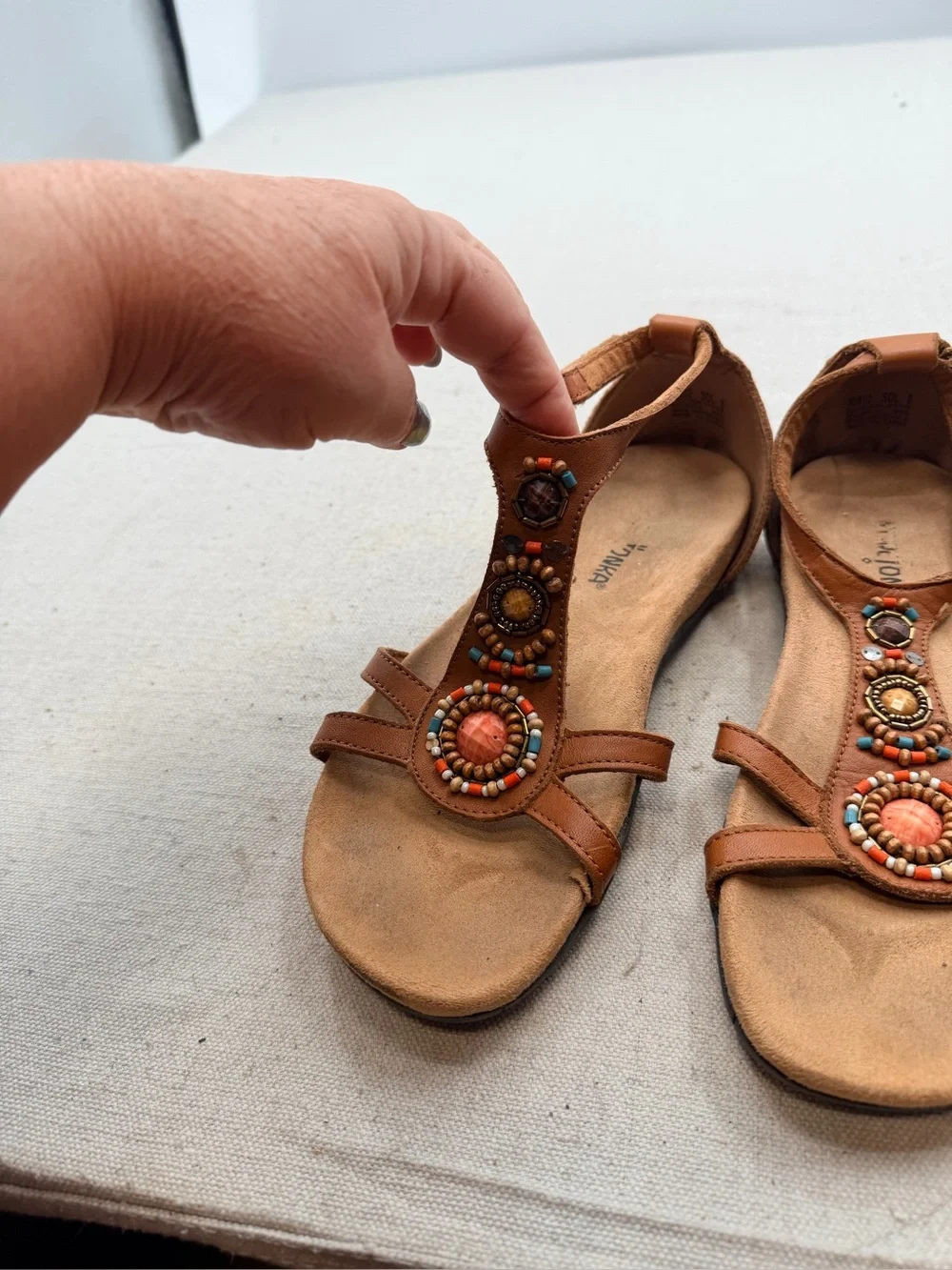 Minnetonka Women's Tan Beaded T-Strap Sandals